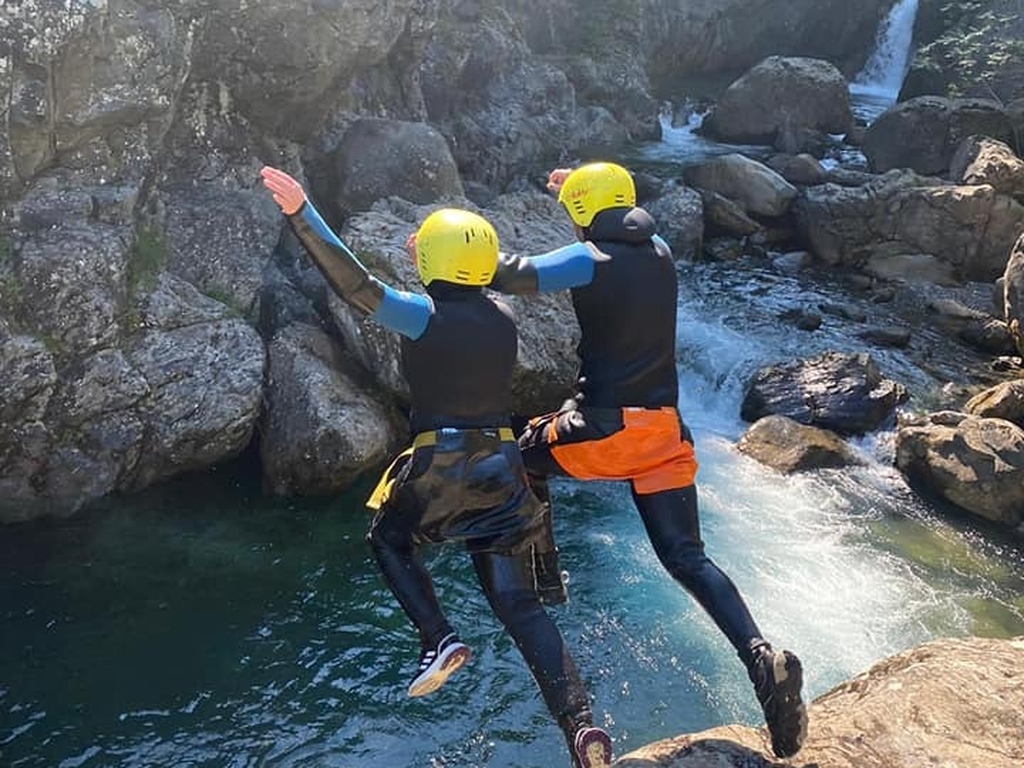 Chalet La Source Cauterets via Ferrata Les alias Canyoning