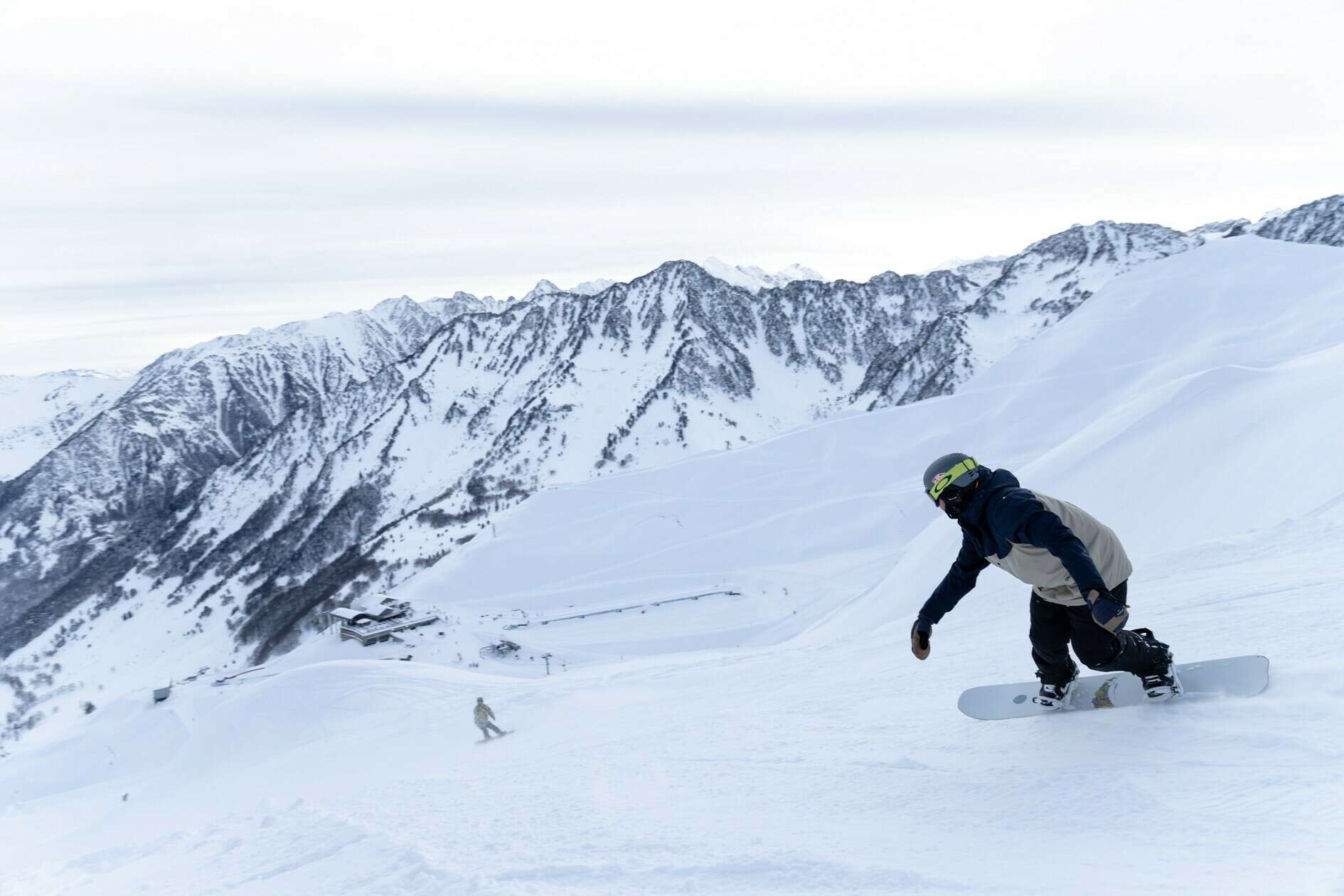 Alpine skiing in Cauterets, exceptional snow conditions and setting