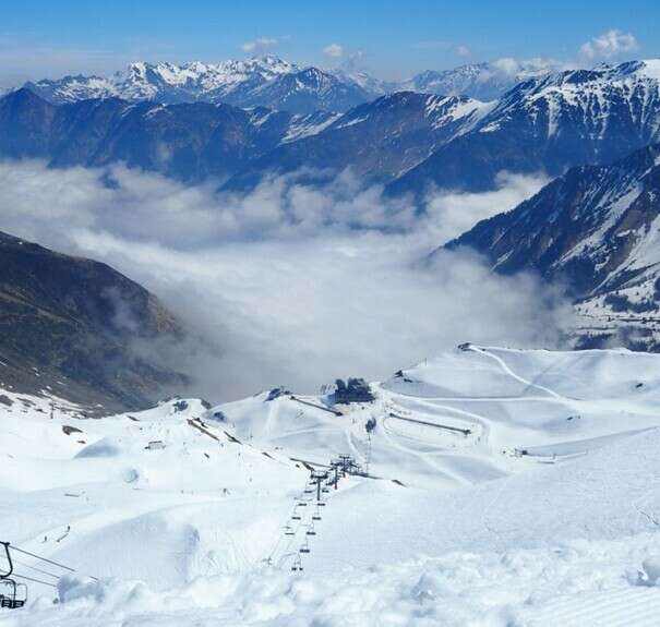 Lys Station and clouds